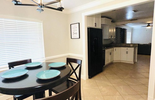 Altamonte Springs House | The Centralized Haven 3 bedroom home restaurants, attractions & fun minutes away