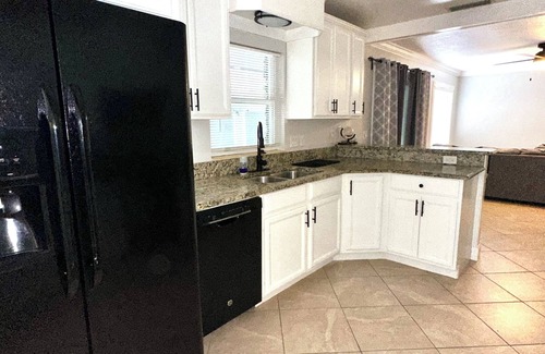 Altamonte Springs House | The Centralized Haven 3 bedroom home restaurants, attractions & fun minutes away