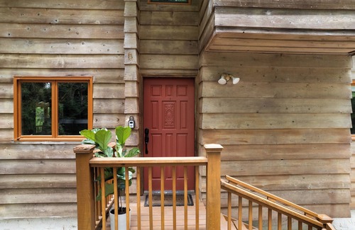 Gainesville House | The Chalet, a charming 3-bedroom Chalet located in Gainesville, FL