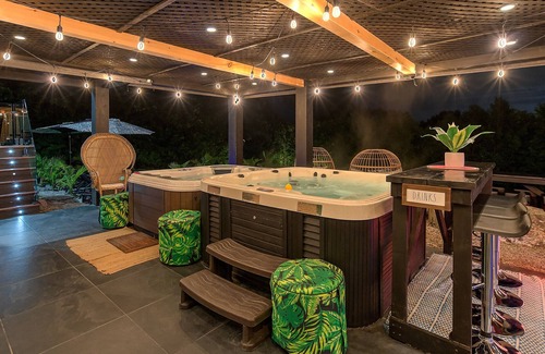 Saint-Sauveur-des-Monts Villa | The Chalet des Laurentides is the ultra equipped Mansion you need!