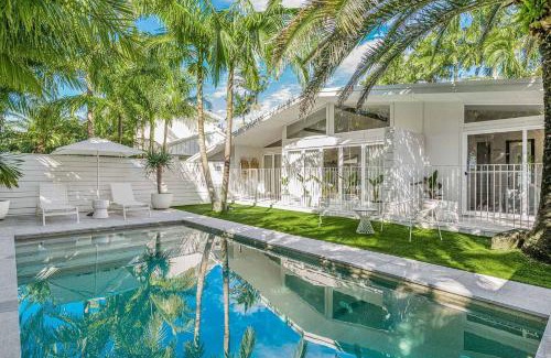 Byron Bay House | The Chalet - designer 3 BR retreat with pool