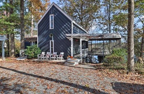 Eatonton House | The Chalet on Sinclair with Private Dock and Kayaks!
