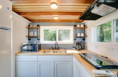 Defiance Apartment | The Chardonnay Chalet Defiance Studio Trail!