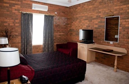 Cobram Hotel | The Charles Sturt Motor Inn