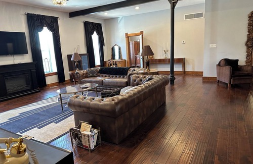 Carrollton Apartment | The Charleston Suite - A 2700 sq ft private upstairs suite, sleeps 8-10 people.