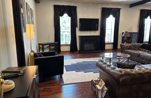 Carrollton Apartment | The Charleston Suite - A 2700 sq ft private upstairs suite, sleeps 8-10 people.