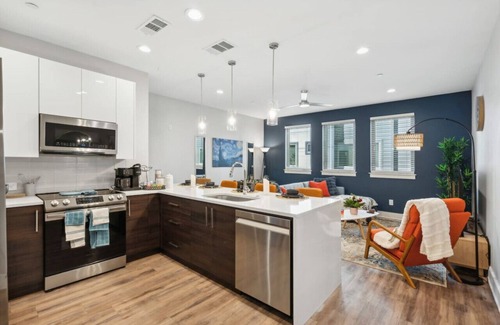 Fort Worth House | The Charm :2BD In the Heart of Magnolia & Stylish!