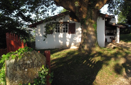 Itxassou House | The charm of an old sheepfold 5' from Espelette facing the Basque mountains