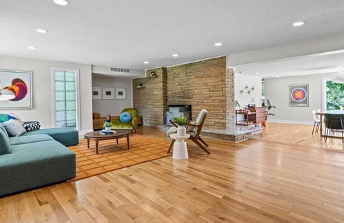 North Kansas City House | The Cherry On Top - Perfectly located remodeled home on 1 acre!