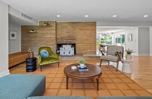 North Kansas City House | The Cherry On Top - Perfectly located remodeled home on 1 acre!