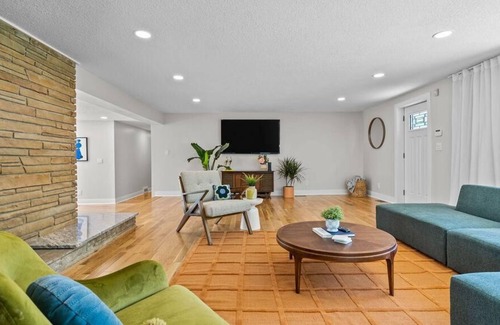 North Kansas City House | The Cherry On Top - Perfectly located remodeled home on 1 acre!