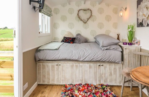 New Deer Cottage | THE CHICKENS NEST, romantic, with a garden in New Deer