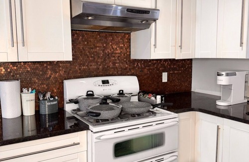Walkerville House | The Chilver Charm - 2 BED 1 BATH OLE WALKERVILLE DUPLEX