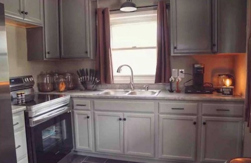 Kingsport Apartment | The Chocolate Suite at Suite Retreats