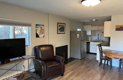 South Addition Apartment | The Chugach at 1400K