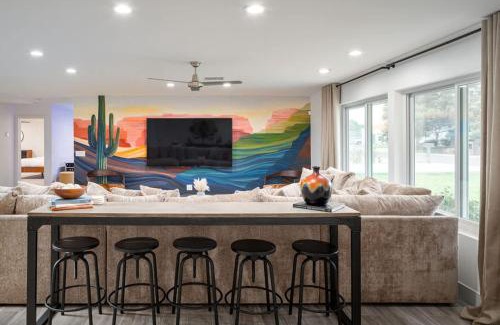 Tonka Vista House | The Claremont - Chic Luxe Putting Green & Pool