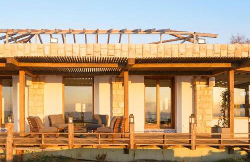 Hefer Valley House | The Cliff House וילה על הצוק עם נוף לים
