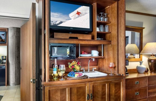 Salt Lake Mountain Resorts Condo | The Cliff Lodge Ski-in/Ski-out luxury slope-side condo
