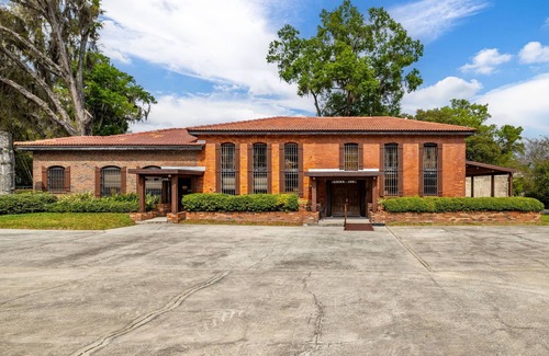 Dade City House | The Clink at The Locke Inn - Stay in Dade City's historic former jailhouse!