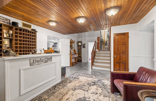 Dade City House | The Clink at The Locke Inn - Stay in Dade City's historic former jailhouse!