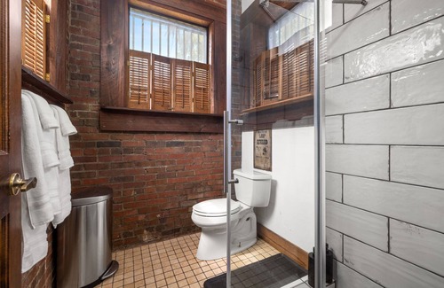 Dade City House | The Clink at The Locke Inn - Stay in Dade City's historic former jailhouse!