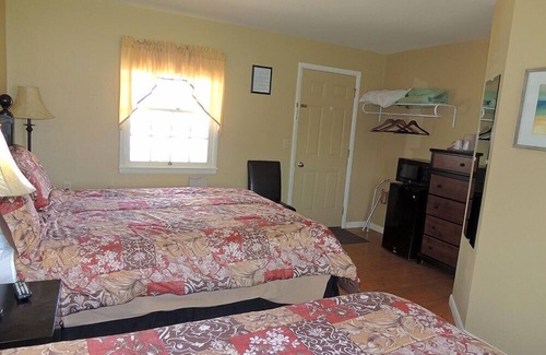 Frontenac Hotel | The Clipper Inn