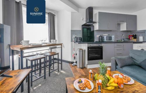 Dundee Apartment | THE CLIPPIE, 3 Rooms, 4 Beds, Recently Renovated, Free WiFi, Free Street Parking, Ground Floor, Fully Equipped, Short and Long Stay Rates Available and PRICE MATCH GAURANTEE by SUNRISE SHORT LETS