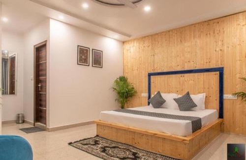 Dharampur Apartment | The Cloudberry Kasauli I Guaranteed Best Price I Serviced Villa I Open Air Rooftop I Couple Friendly I Pvt Balcony I Kasauli By ExoticStays