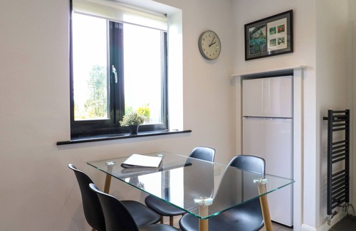 Calwich Cottage | THE COACH HOUSE, BANK TOP FARM, with hot tub in Ashbourne