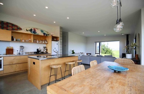 Raglan House | The Coastal Retreat