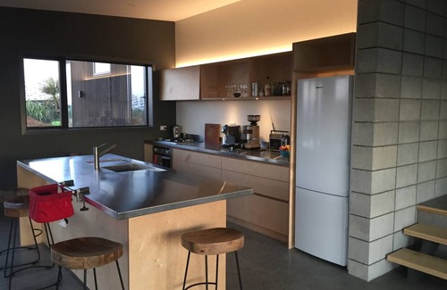 Raglan House | The Coastal Retreat