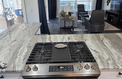 Piedmont House | The Coconut Courtayrd-Private Heated Saltwater Pool-Minutes From Fun-Walk 2 Golf