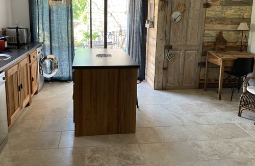 Castelnau-Valence Apartment | The Coin des Amandiers