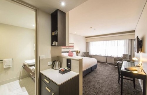 Morningside Hotel | The Colmslie Hotel