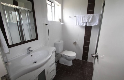 Mundingburra Hotel | The Colonial Rose Motel