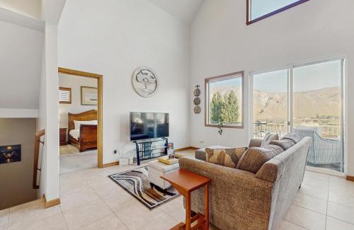Orondo House | The Columbia Overlook