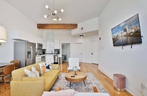 Downtown Columbus Apartment | The Columbus Downtown Suite