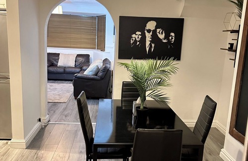 Birmingham House | The comfort house - cosy 3 bedroom house sleeps 6 in birmingham