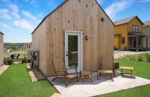 Ottawa Cabin | The Commissioner - Tiny Home
