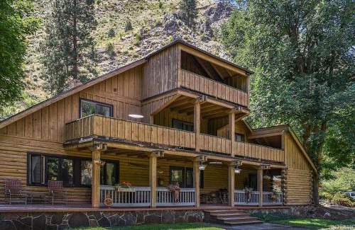 Riggins Hot Springs Hotel | The Community at Riggins Hot Springs