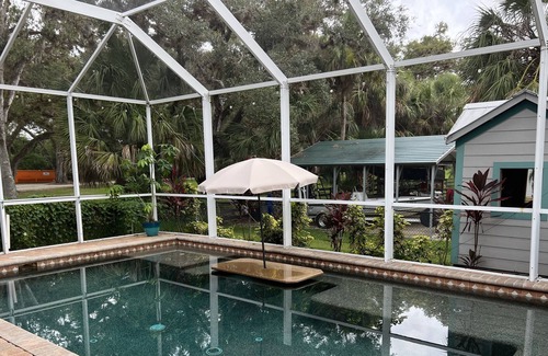 Alva House | The Conch and Cracker Cottage in Alva