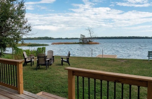 Bloomfield House | The Consecon - Waterfront 5 BDR Cottage