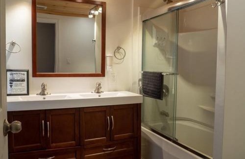 Bloomfield House | The Consecon - Waterfront 5 BDR Cottage