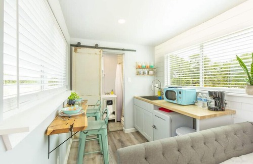 Johnson City House | The Container Retreat @ 290 Wine Trail #1
