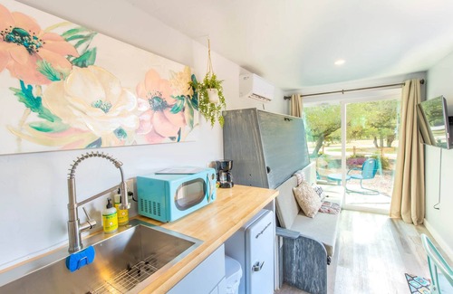 Johnson City House | The Container Retreat @ 290 Wine Trail #2