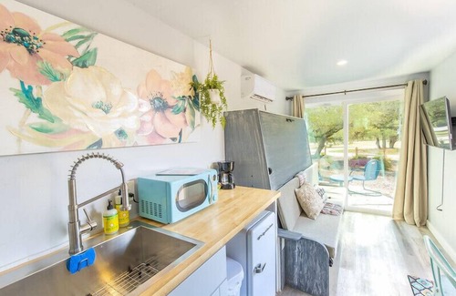 Johnson City House | The Container Retreat @ 290 Wine Trail #7