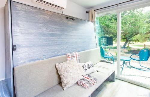 Johnson City House | The Container Retreat @ 290 Wine Trail #4 Relax and unwined!
