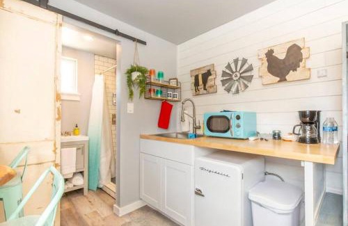 Johnson City House | The Container Retreat @ 290 Wine Trail #8 Celebrate!