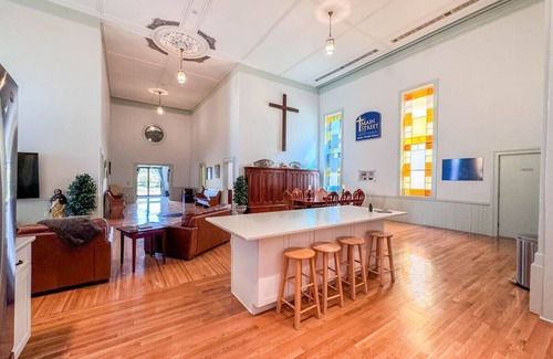 Conway House | The Conway Meeting House + Church | 10 BDRM + Pond