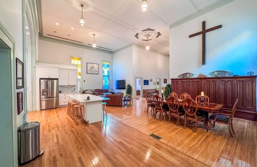 Conway House | The Conway Meeting House + Church | 10 BDRM + Pond